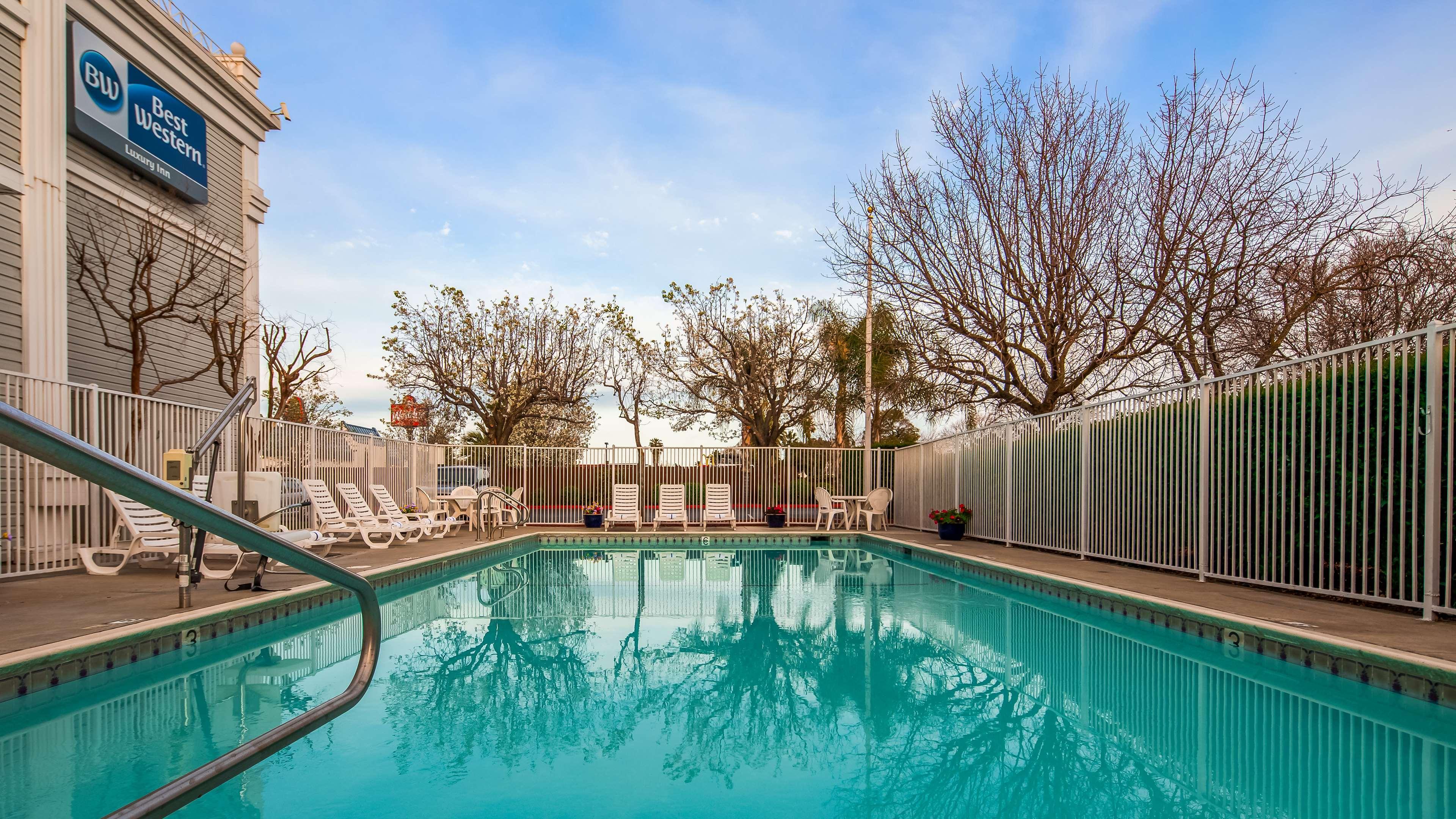 Best Western Luxury Inn Tracy Exterior foto
