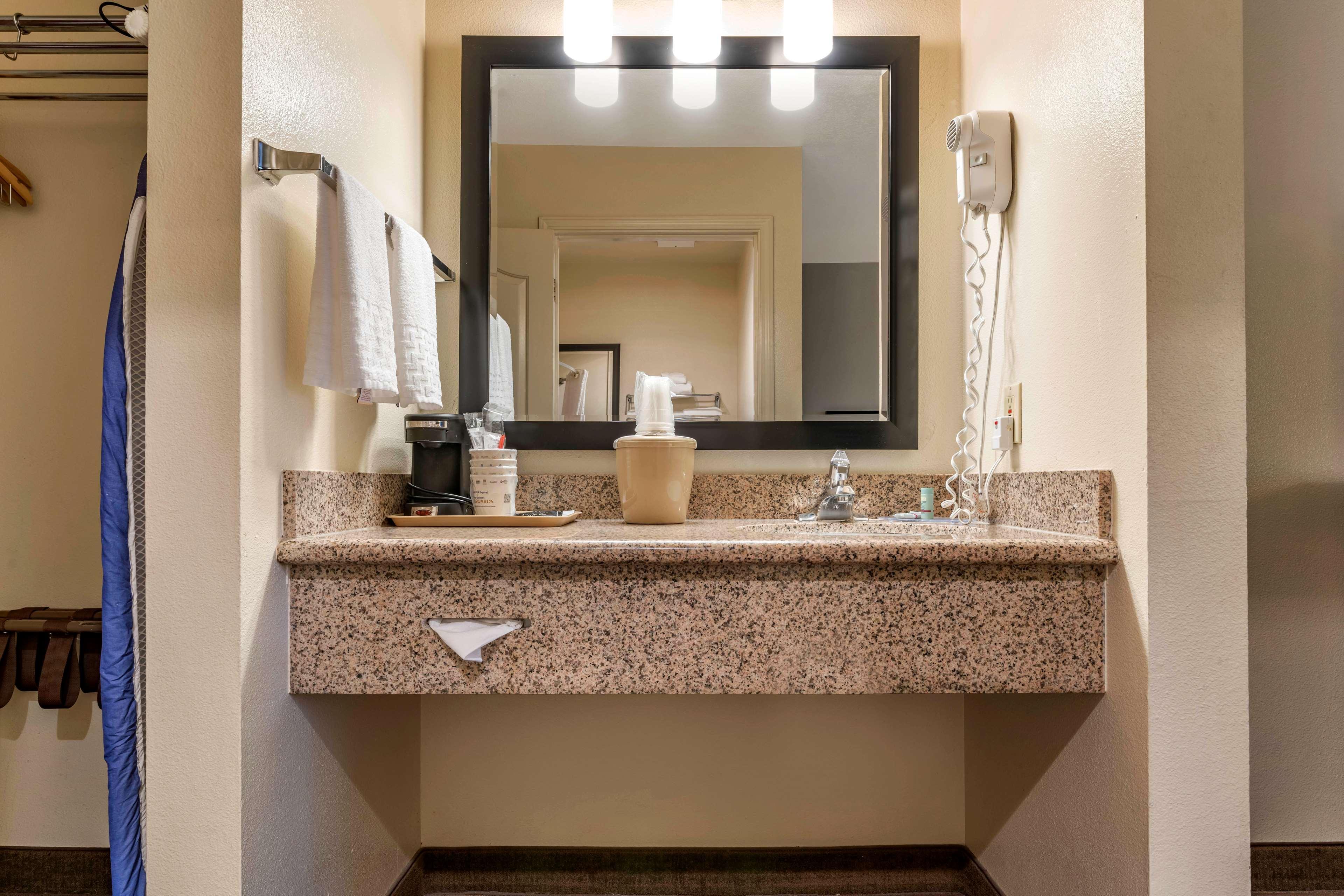 Best Western Luxury Inn Tracy Exterior foto