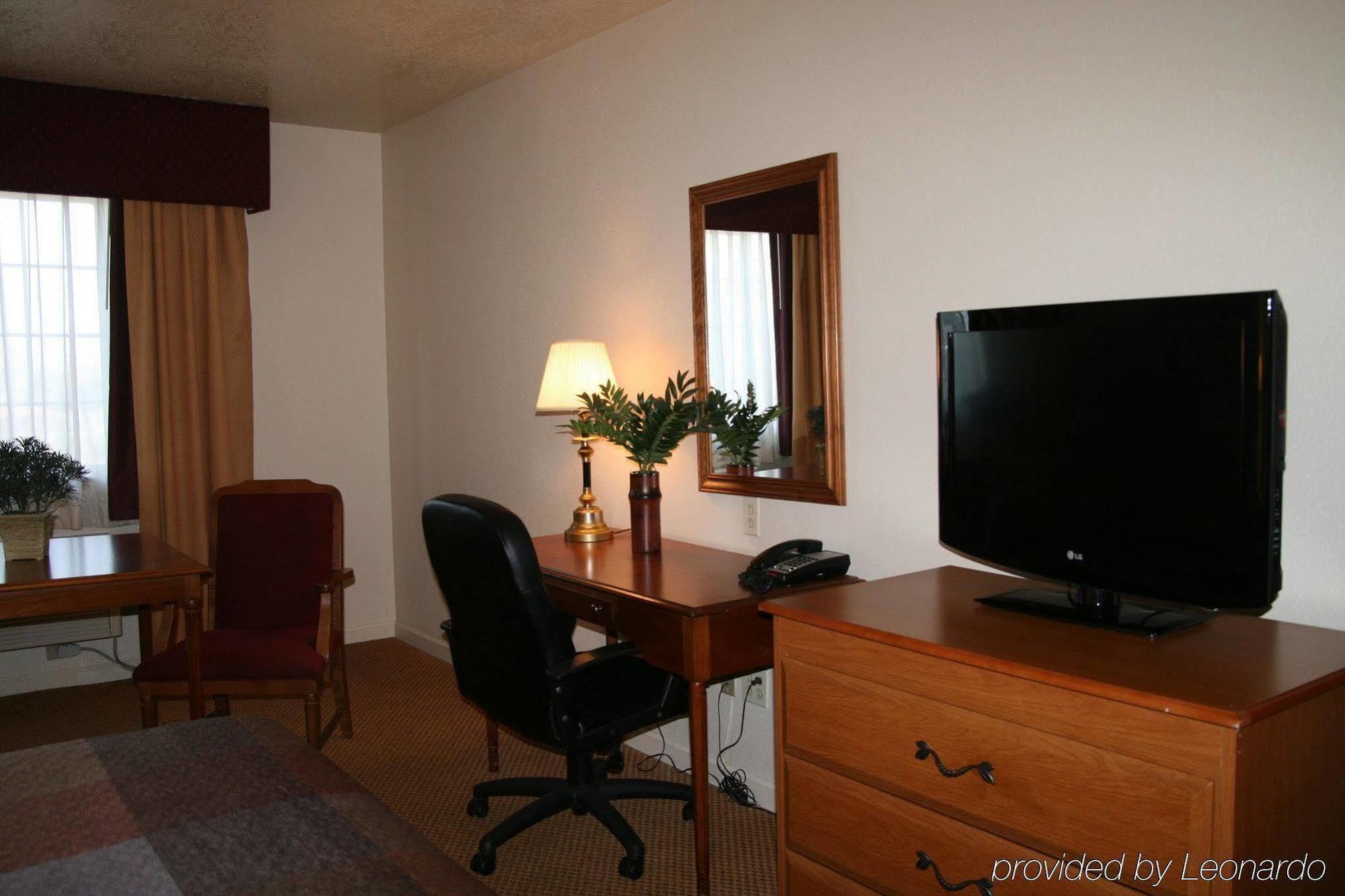 Best Western Luxury Inn Tracy Quarto foto